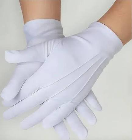 Guantes blancos